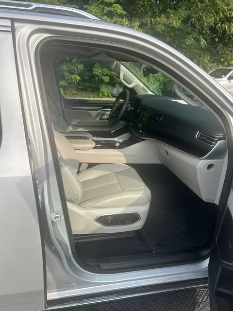 Used 2024 Jeep Wagoneer 4WD w/ Premium Group I image 23