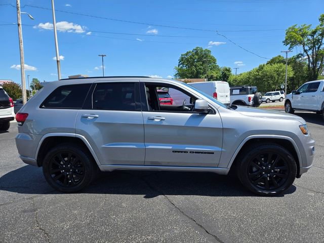 Used 2019 Jeep Grand Cherokee Altitude AWD/4WD image 8