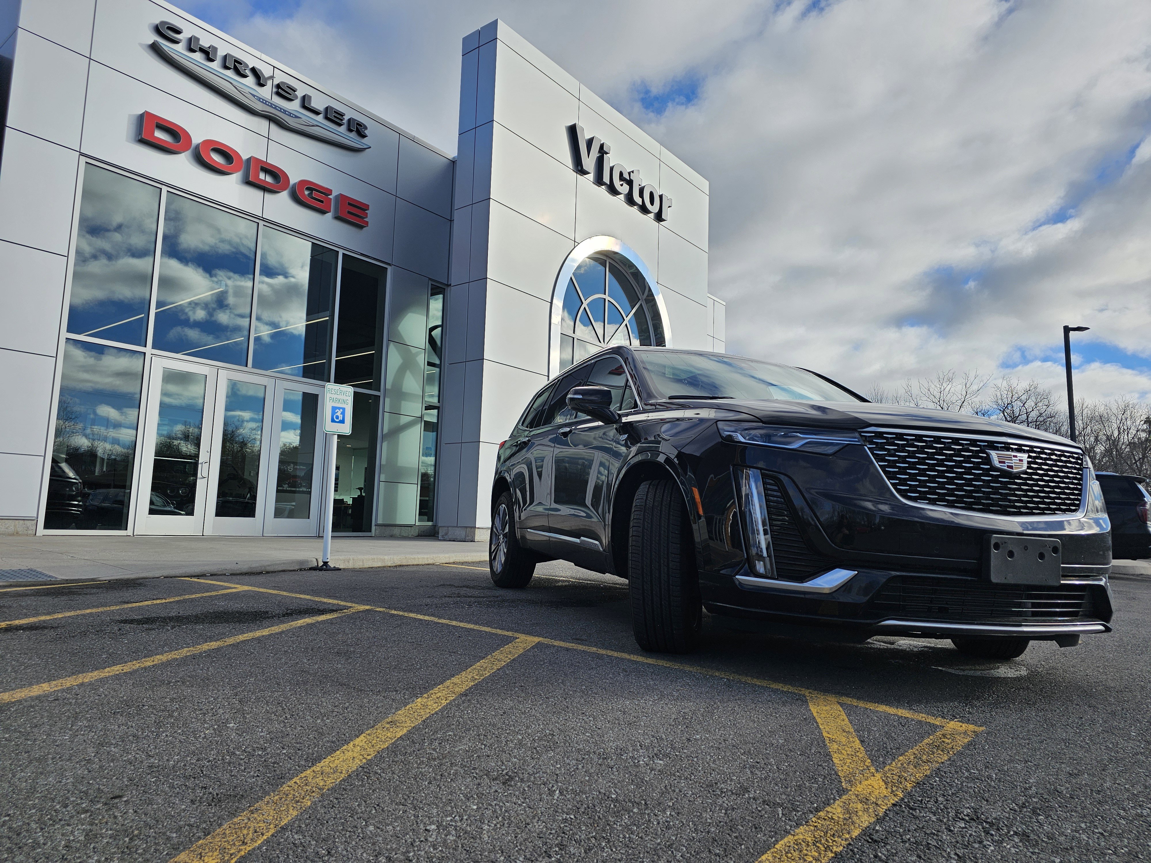 Used 2024 Cadillac XT6 Premium Luxury image 3