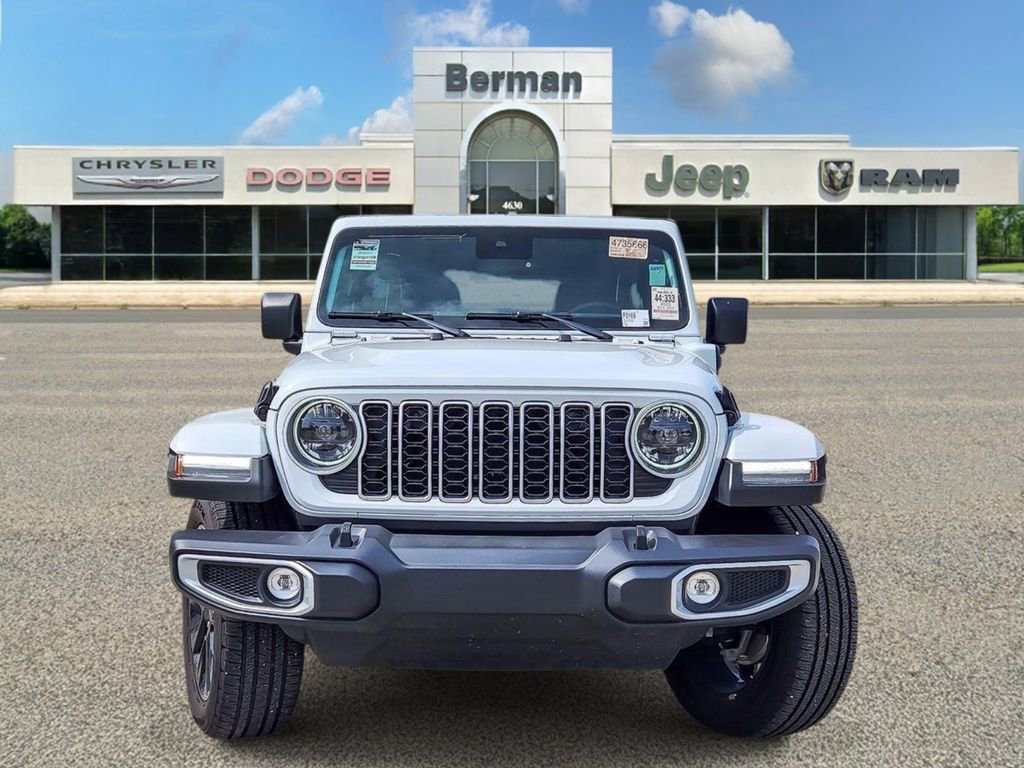 Used 2025 Jeep Wrangler Unlimited Sahara AWD/4WD image 5