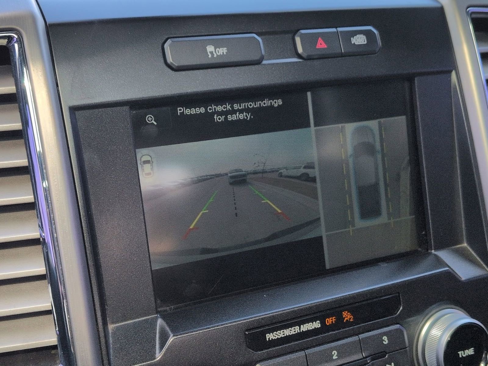 Used 2015 Ford F150 Platinum w/ Equipment Group 701A Luxury image 37