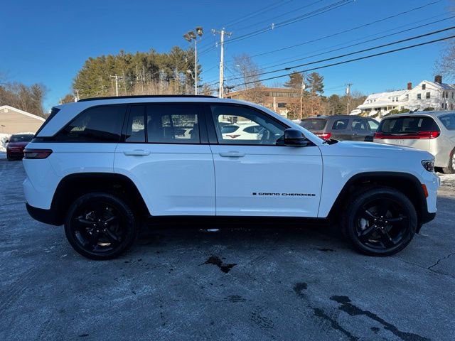 Used 2023 Jeep Grand Cherokee Limited w/ Black Appearance Package image 8