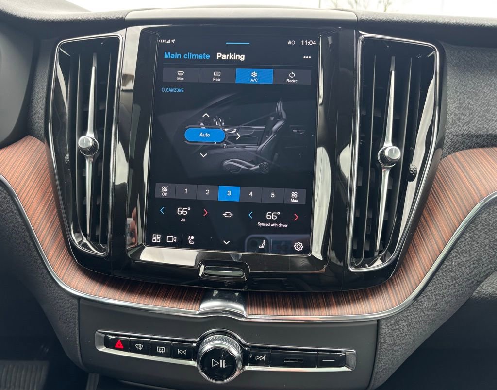 Used 2024 Volvo XC60 B5 Plus w/ Climate Package image 12