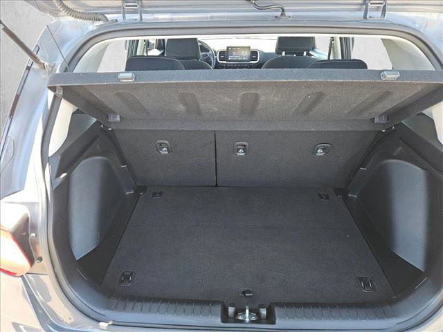 Certified 2025 Hyundai Venue SEL image 7