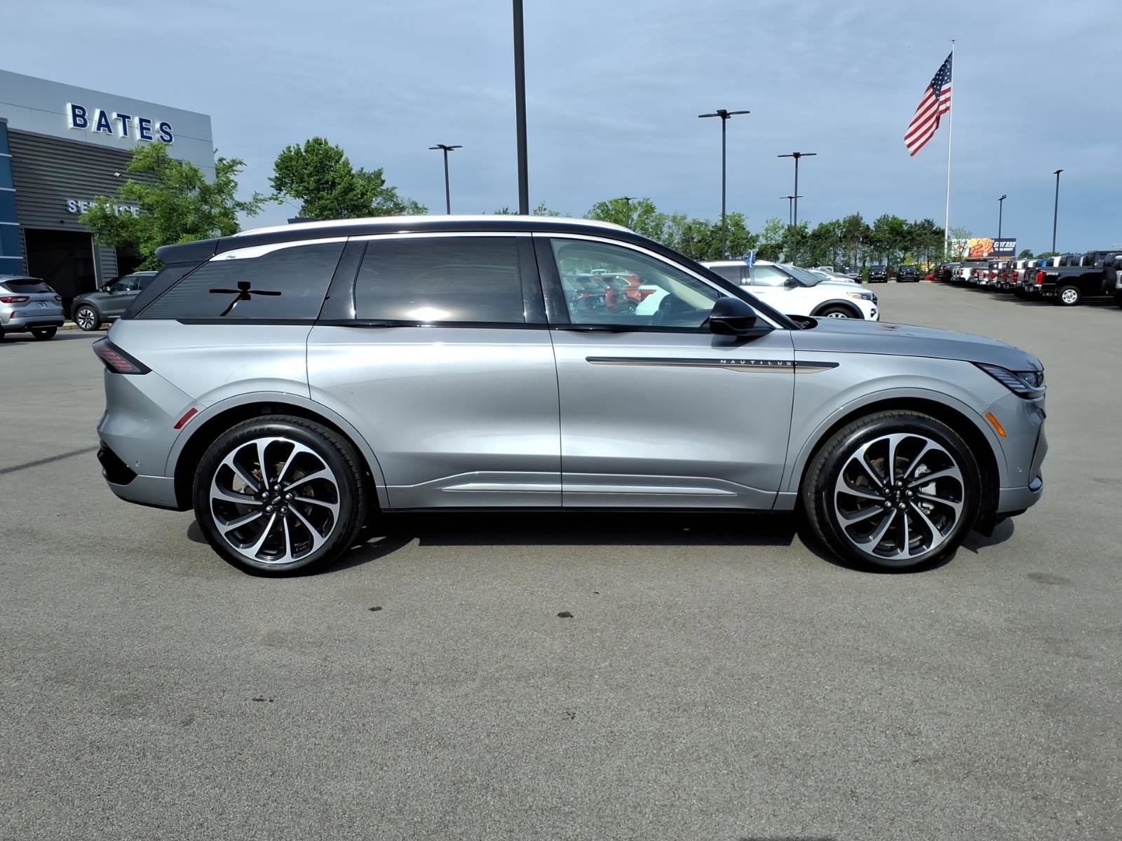 Used 2024 Lincoln Nautilus Black Label AWD/4WD image 2