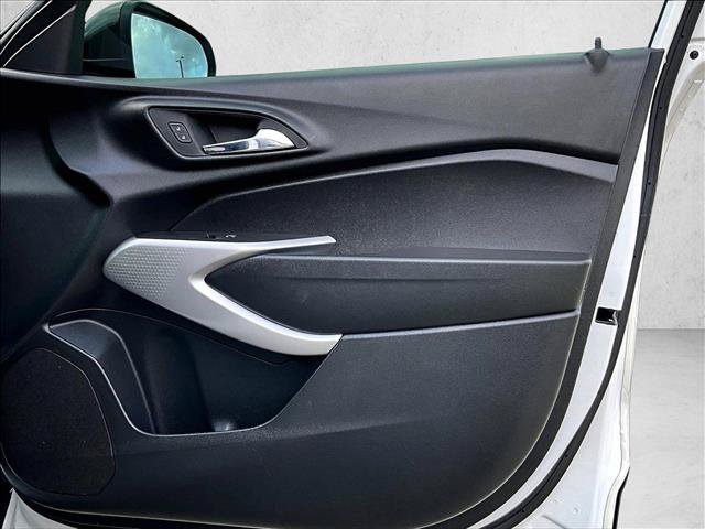 Used 2024 Chevrolet Trax RS FWD image 19