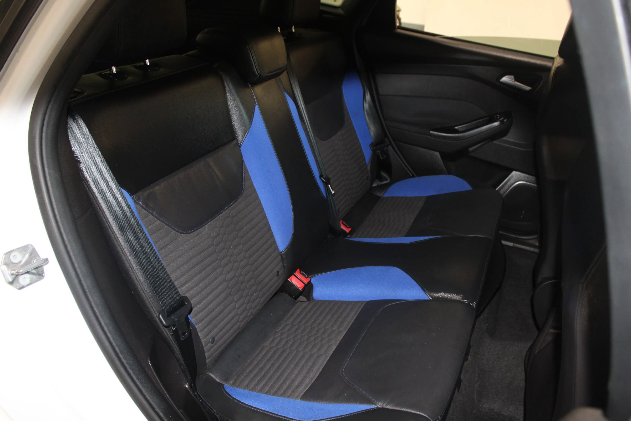 Used 2015 Ford Focus ST w/ Equipment Group 401A image 25