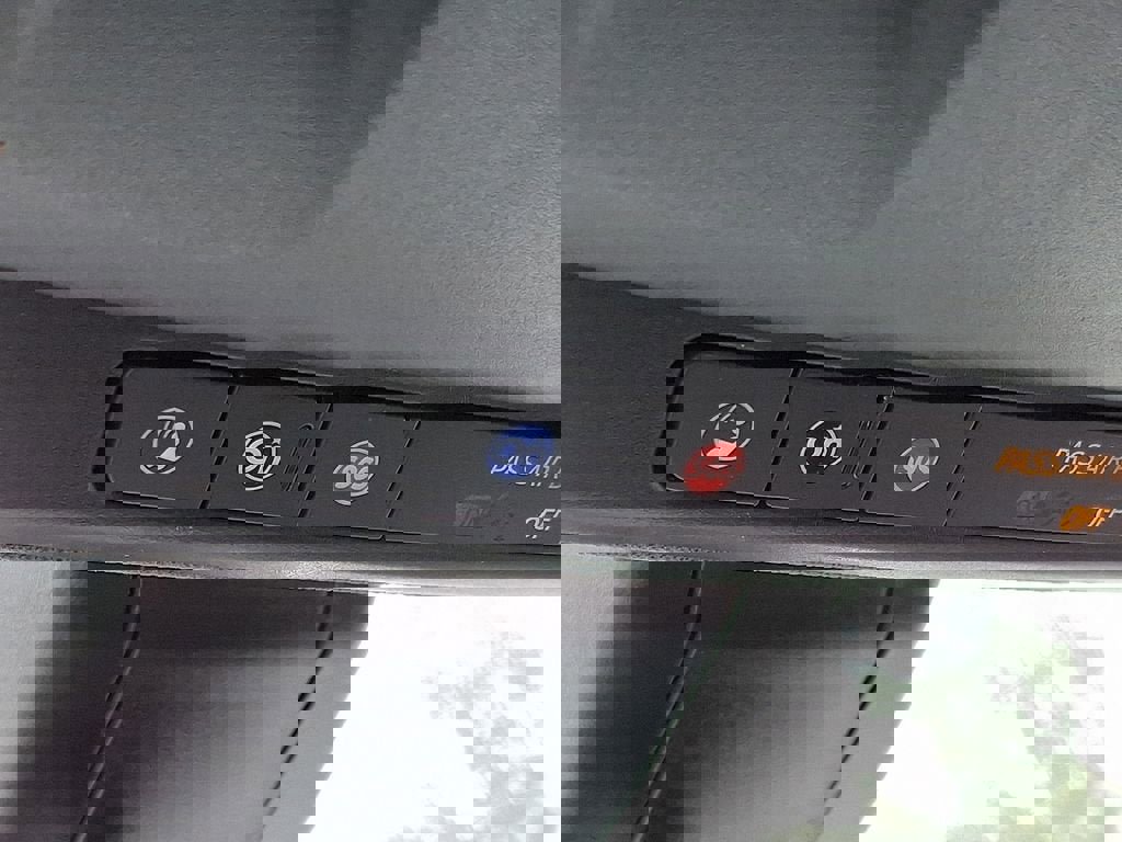 Used 2022 Chevrolet Suburban LT AWD/4WD image 26