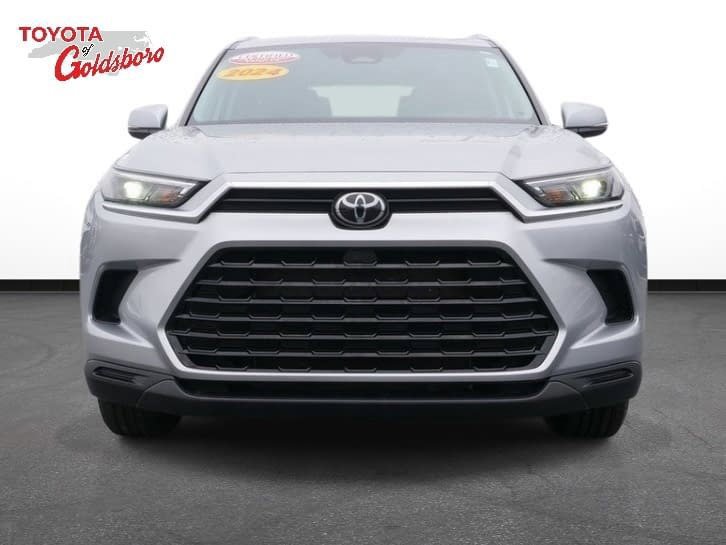 Used 2024 Toyota Grand Highlander XLE image 2