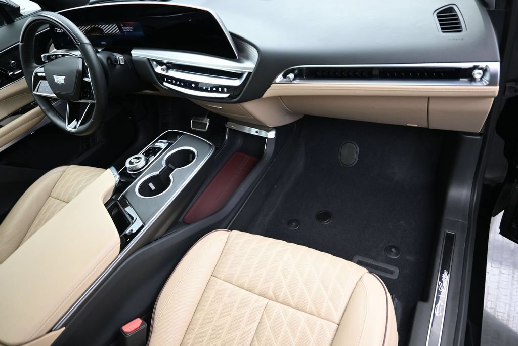 Used 2026 Cadillac Lyriq Signature Luxury w/ Nappa Leather Package AWD/4WD image 35