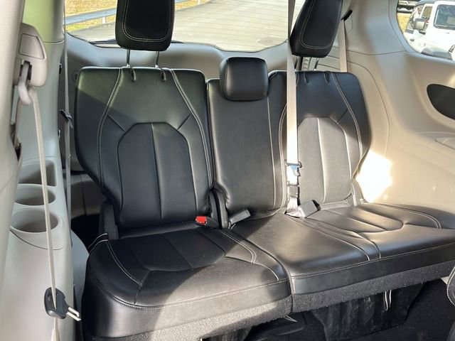 Used 2024 Chrysler Pacifica Limited FWD image 24