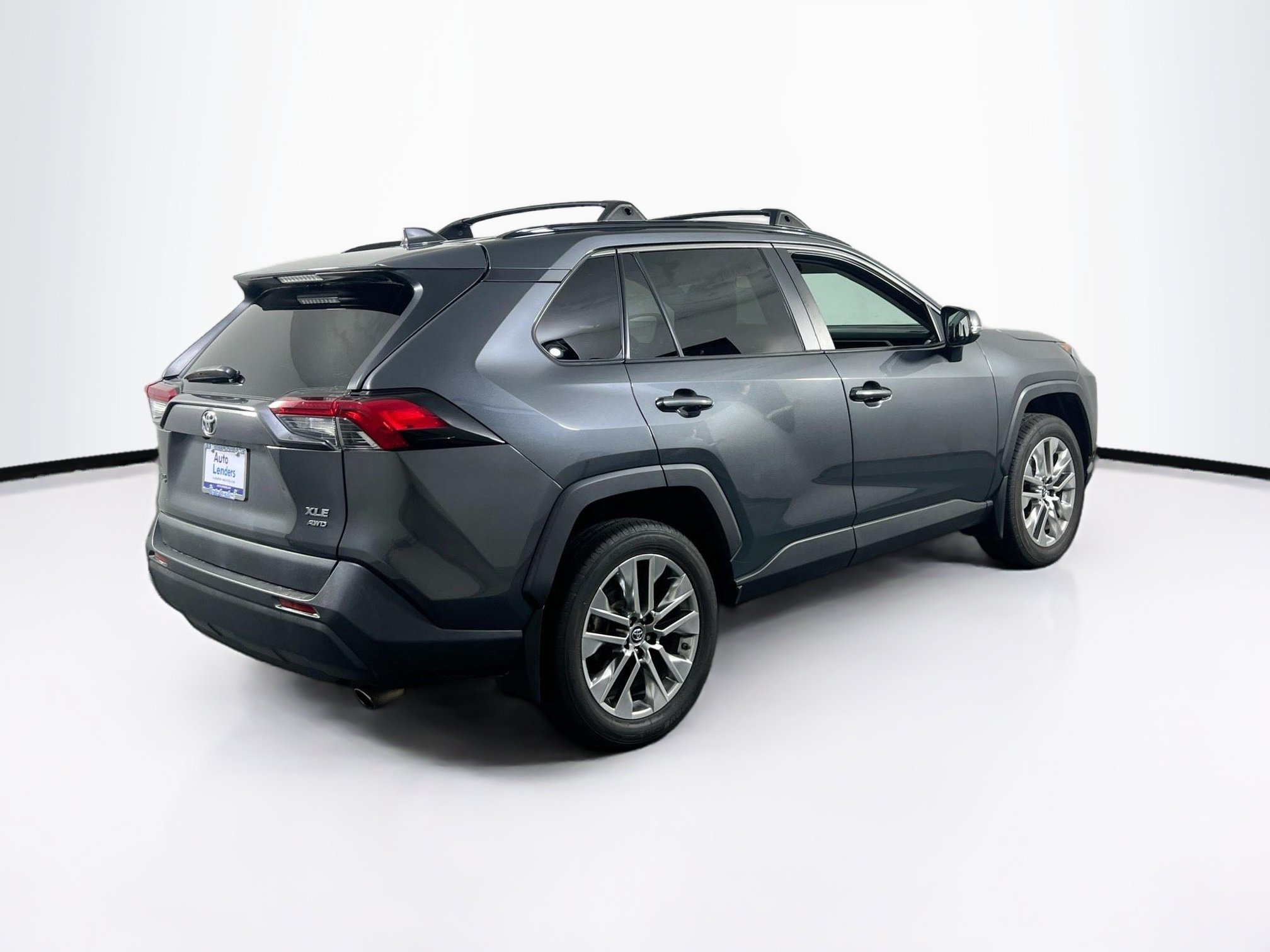 Used 2019 Toyota RAV4 XLE Premium w/ Cold Weather Package AWD/4WD image 5