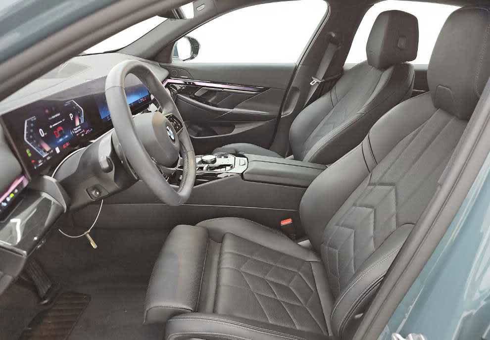 Used 2026 BMW 540i xDrive AWD/4WD image 7