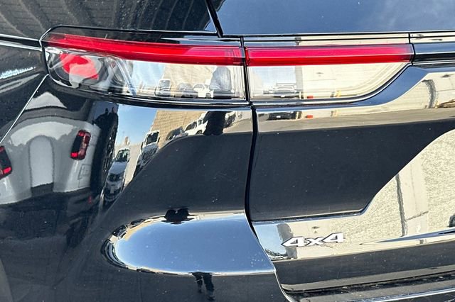 Used 2023 Jeep Grand Cherokee Summit w/ Luxury Tech Group V image 13