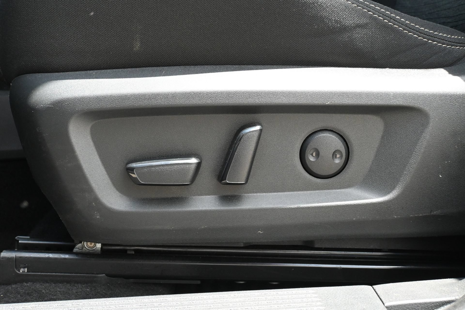 Used 2023 Nissan Rogue SV AWD/4WD image 16