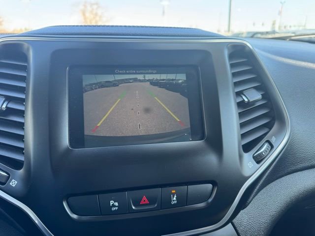 Used 2021 Jeep Cherokee Latitude Plus AWD/4WD image 19