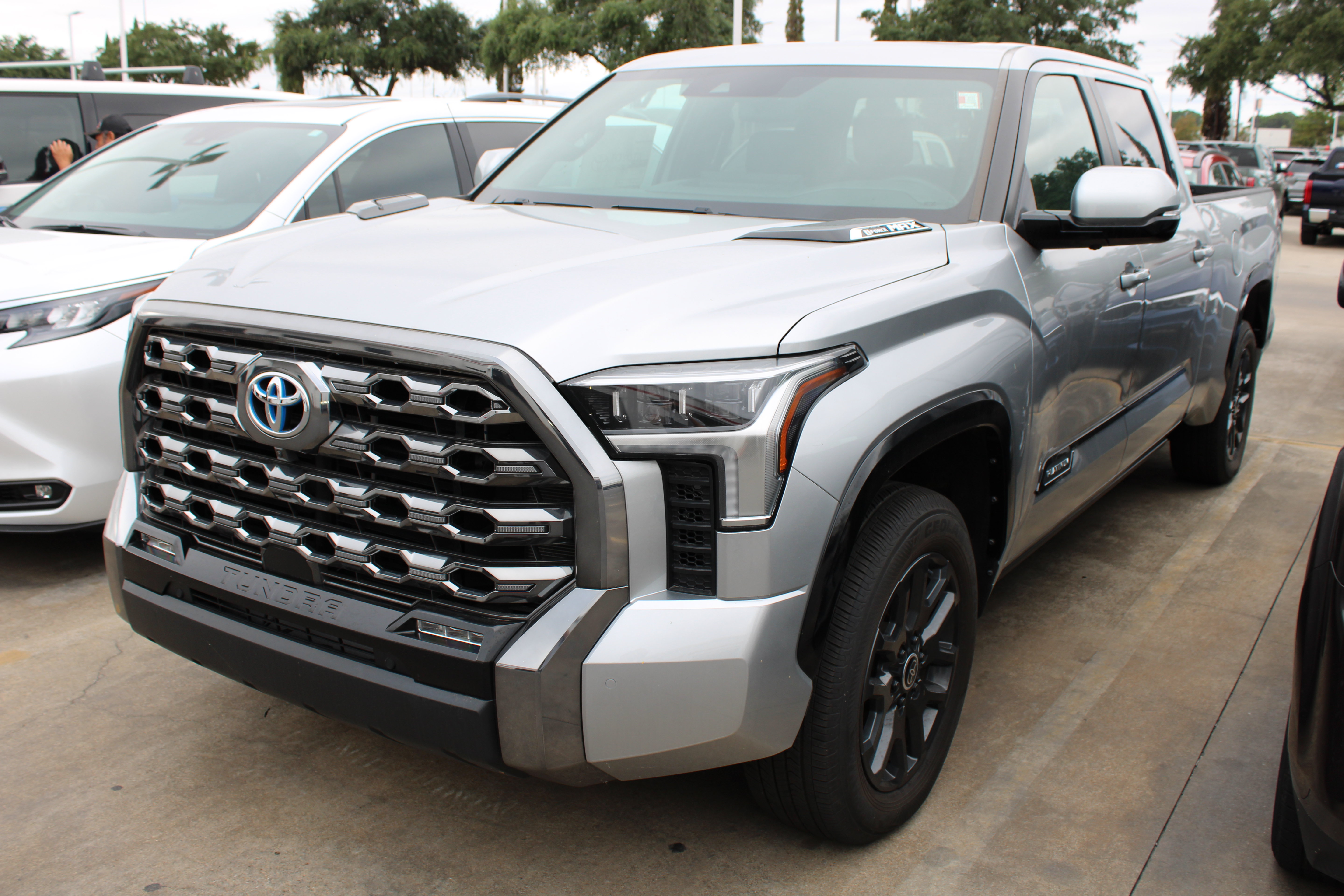 Used 2024 Toyota Tundra Platinum AWD/4WD image 6