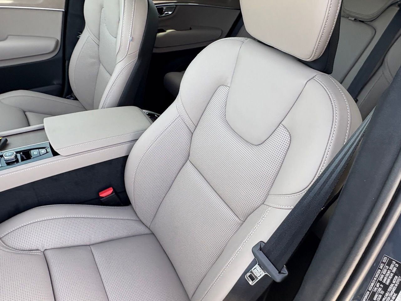 New 2026 Volvo XC90 T8 Ultra w/ Lounge Package image 18