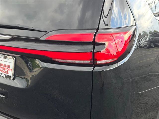 Certified 2024 Chrysler Pacifica Touring-L FWD image 10