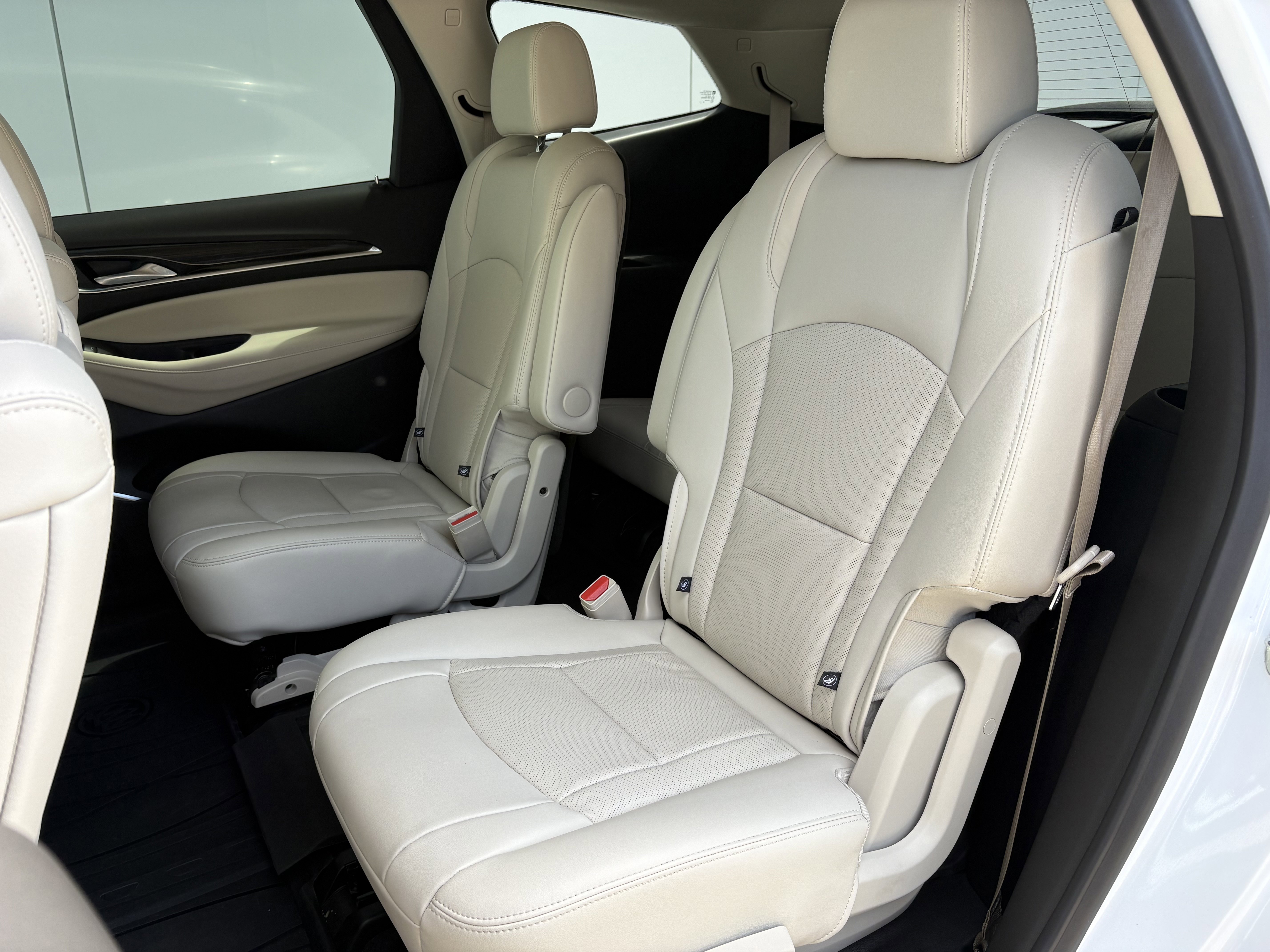 Used 2024 Buick Enclave Essence w/ Experience Buick Package AWD/4WD image 12