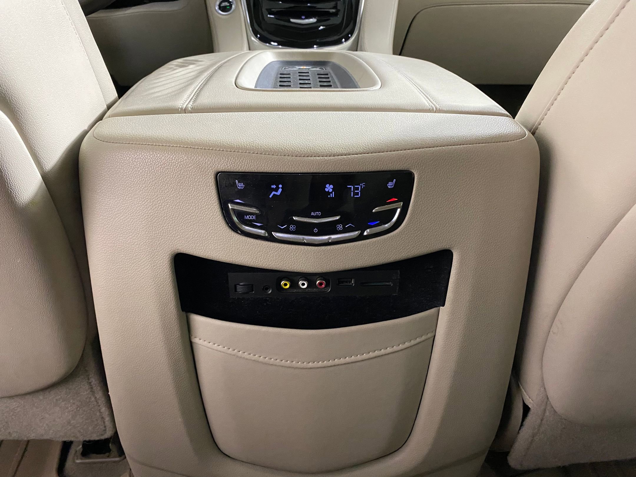 Used 2016 Cadillac Escalade Luxury image 30
