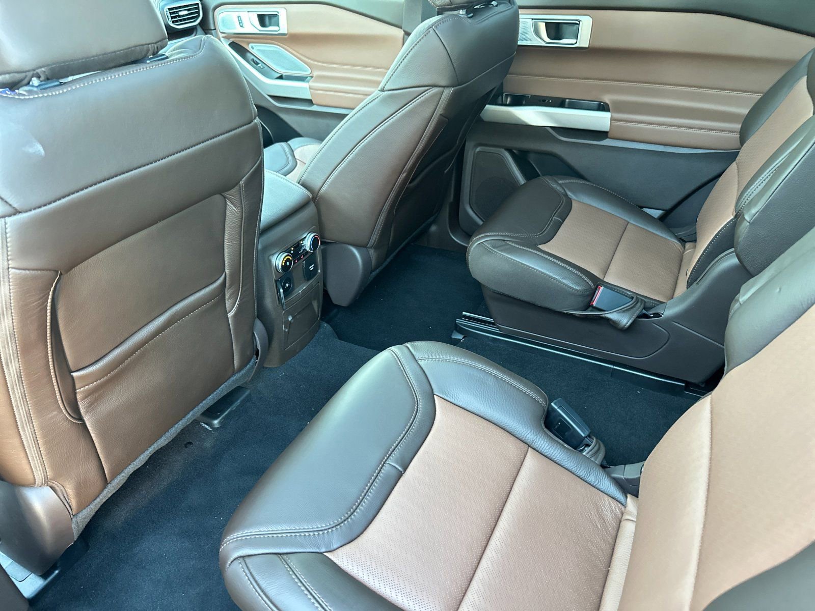 New 2024 Ford Explorer King Ranch w/ Technology Package RWD image 13