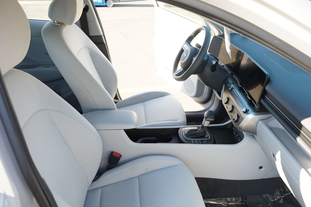 Certified 2025 Hyundai Kona SE FWD image 22