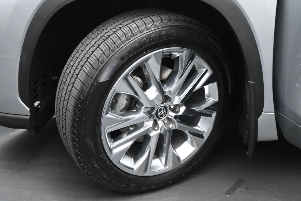 Used 2024 Toyota Highlander Limited AWD/4WD image 24