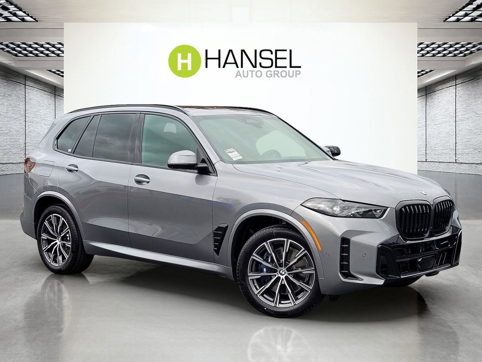 New 2026 BMW X5 xDrive40i w/ M Sport Package AWD/4WD image 1
