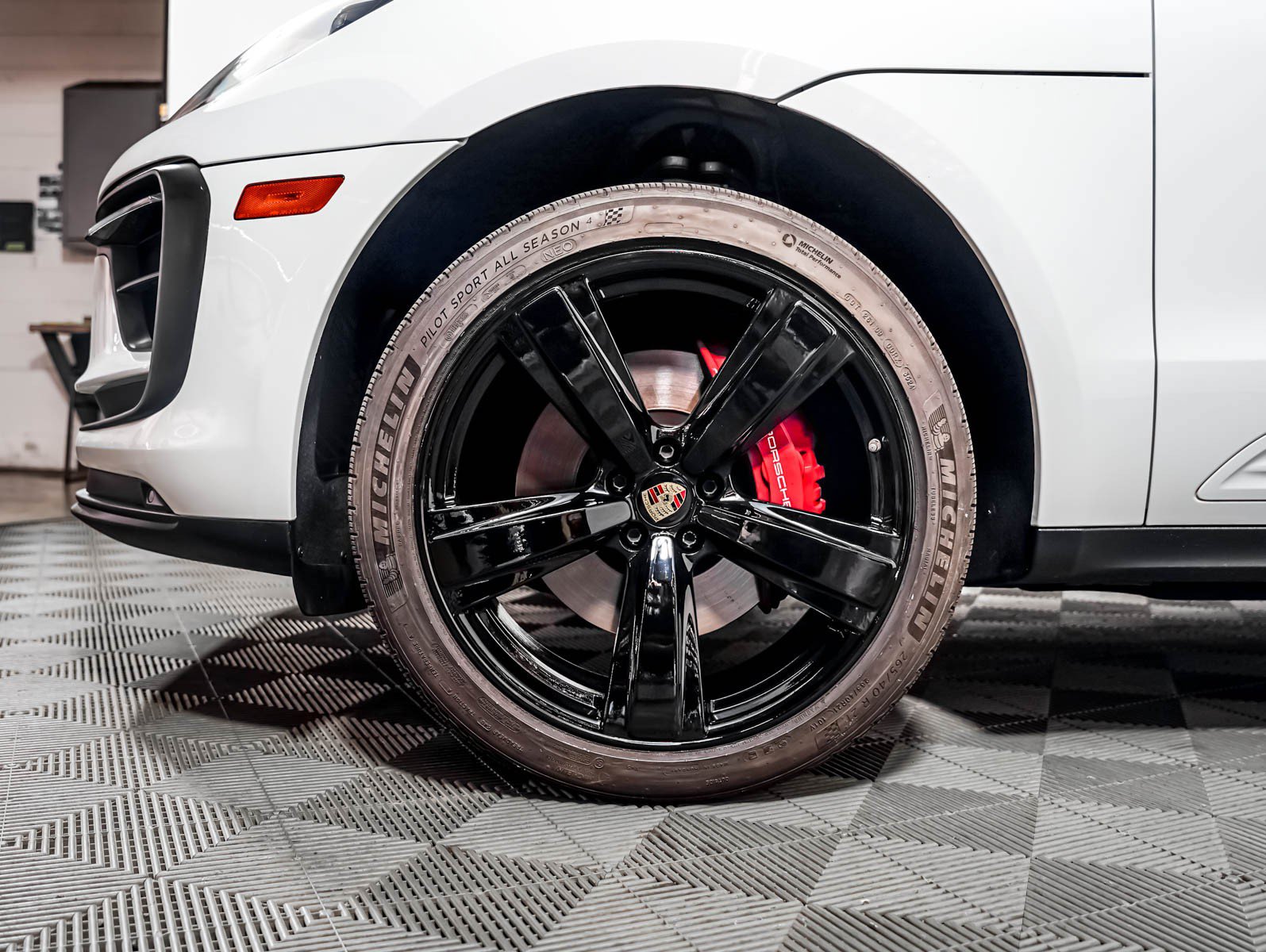 Certified 2025 Porsche Macan S AWD/4WD image 14