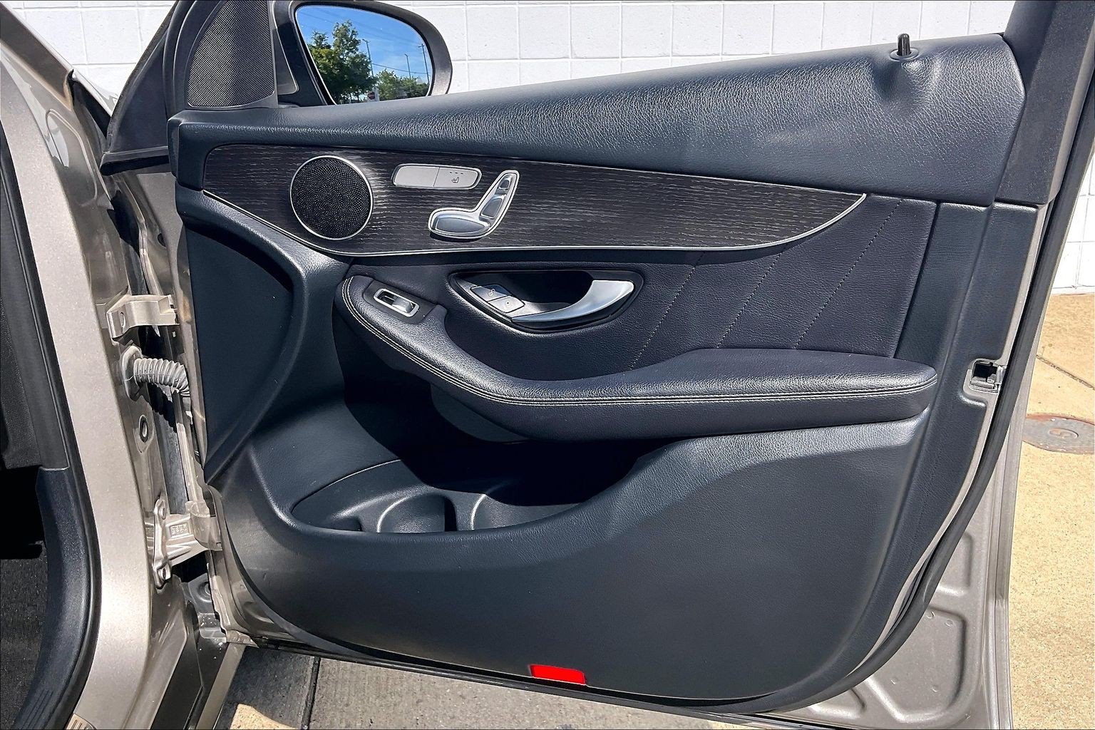 Used 2021 Mercedes-Benz GLC 300 4MATIC image 29