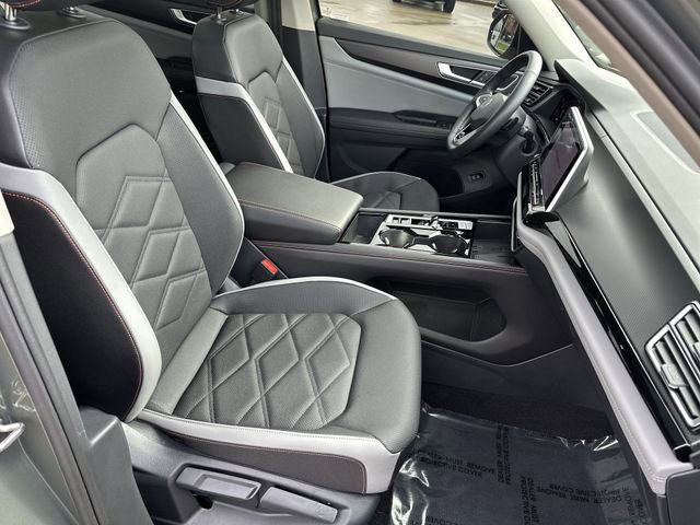 Certified 2023 GMC Acadia SLT w/ Preferred Package image 30