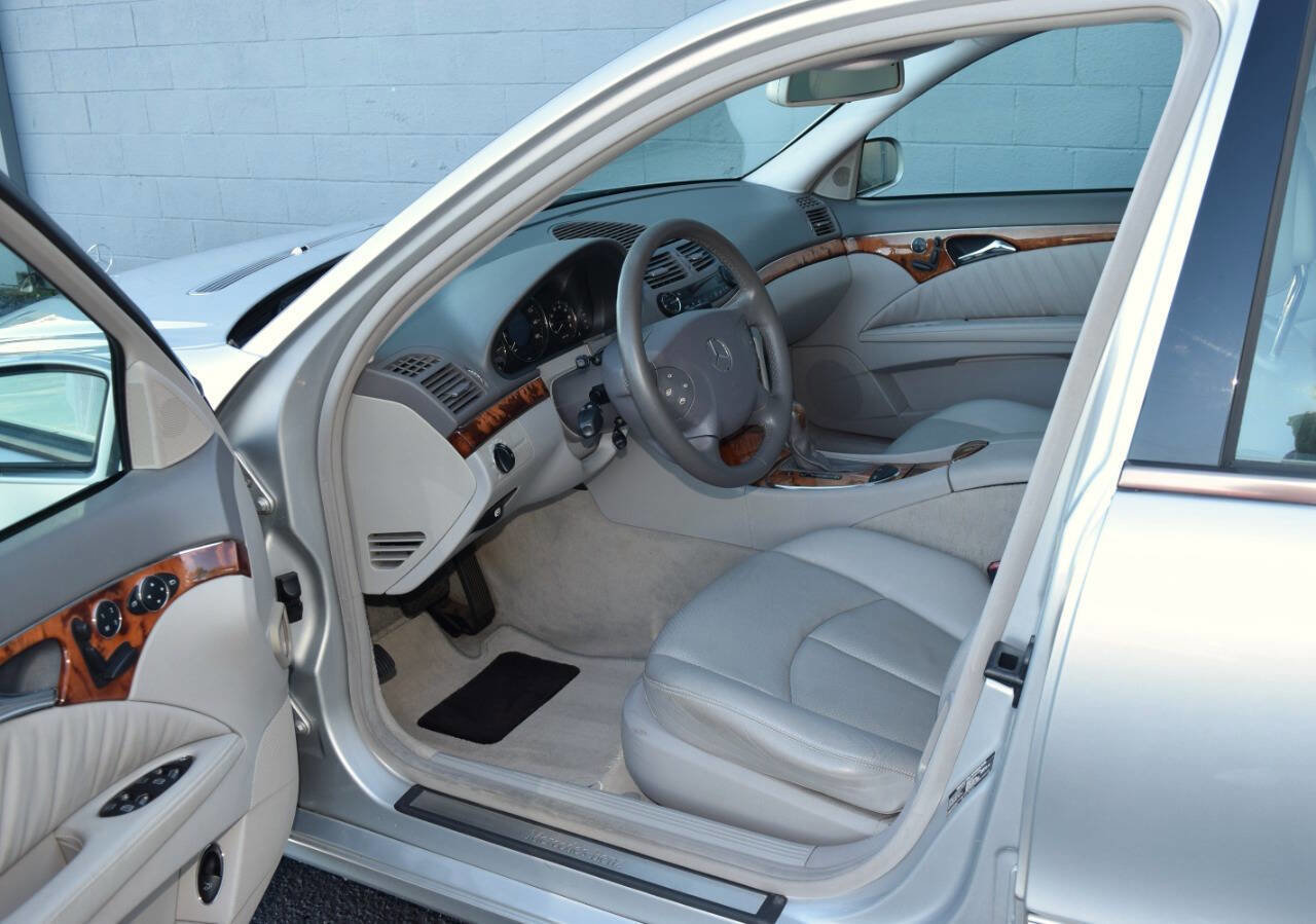 Used 2004 Mercedes-Benz E 500 Sedan image 2