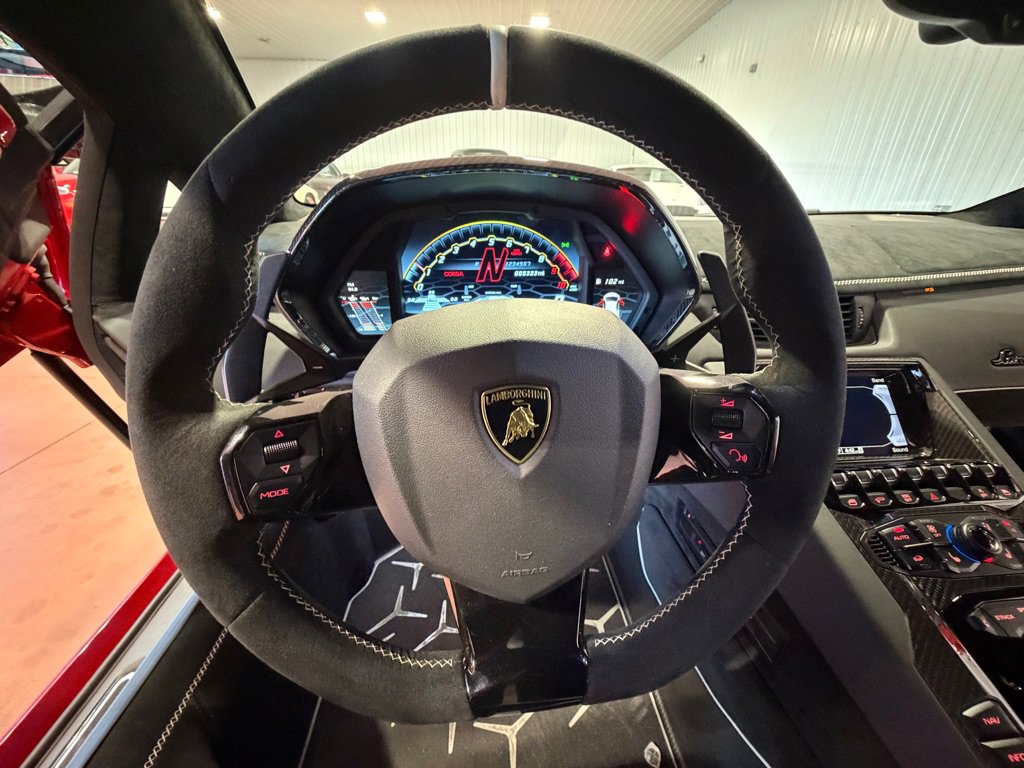 Used 2019 Lamborghini Aventador SVJ image 32