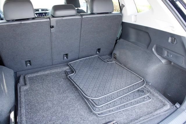 Used 2024 Volkswagen Tiguan SE w/ Panoramic Sunroof Package AWD/4WD image 5