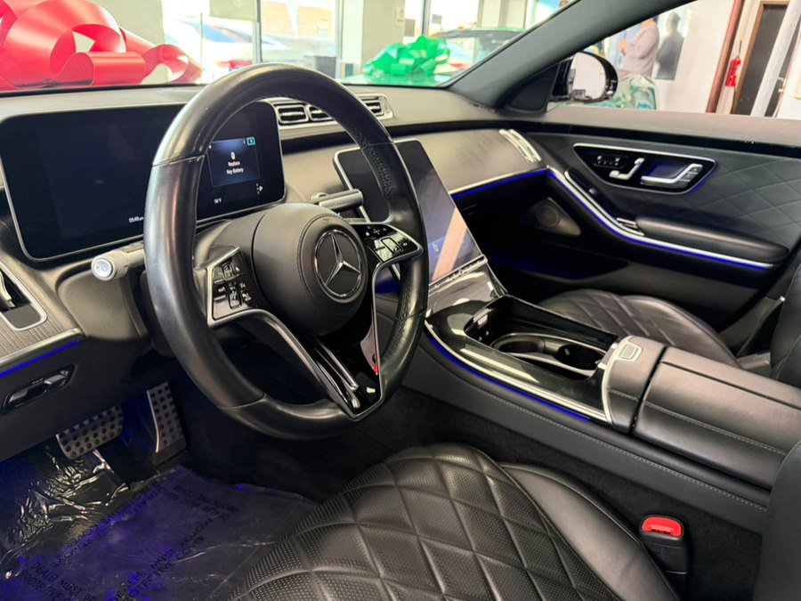 Used 2022 Mercedes-Benz S 580 4MATIC Sedan w/ AMG Line Package image 26