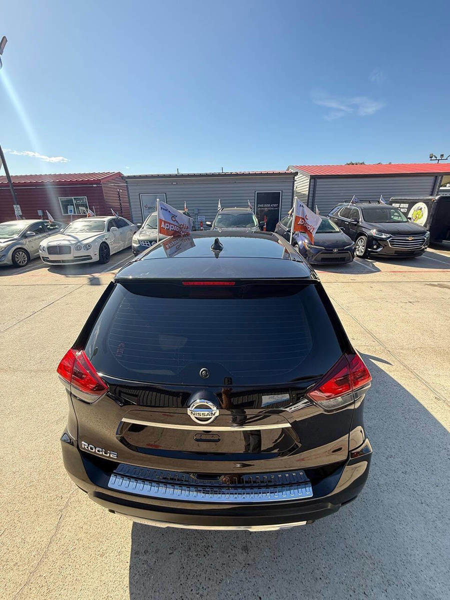 Used 2017 Nissan Rogue S image 22