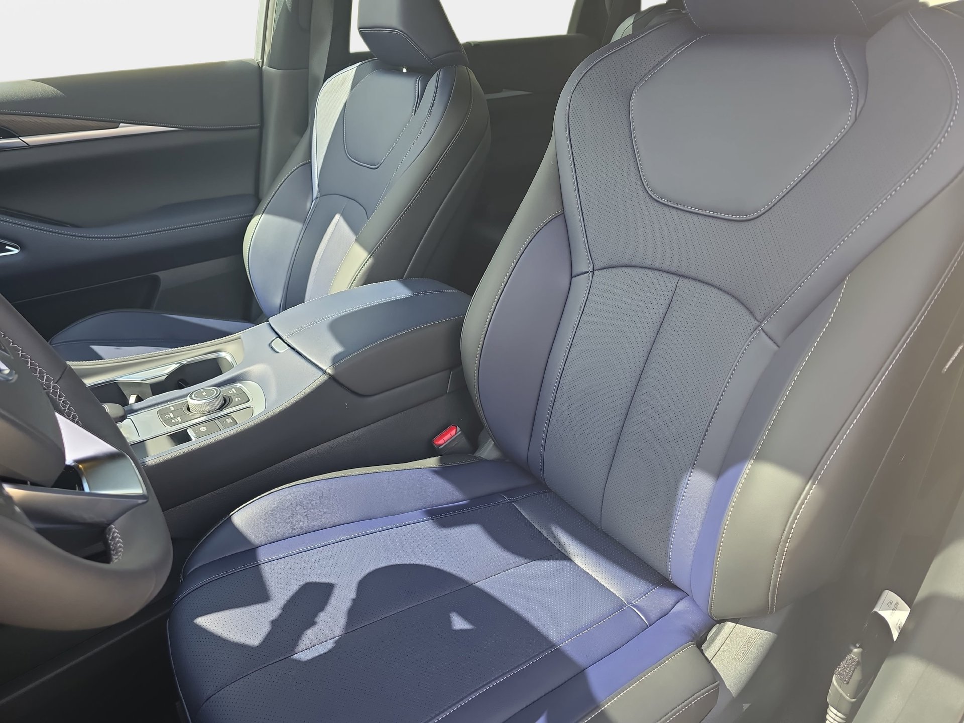 Certified 2026 INFINITI QX60 Sport w/ Dark Cargo Package AWD/4WD image 15