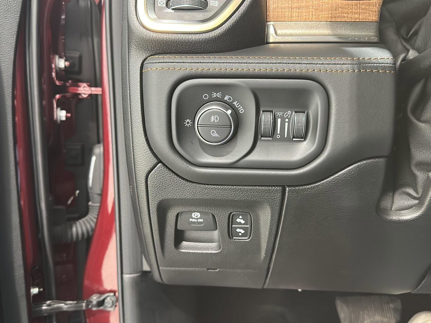 Used 2019 RAM 1500 Limited AWD/4WD image 16