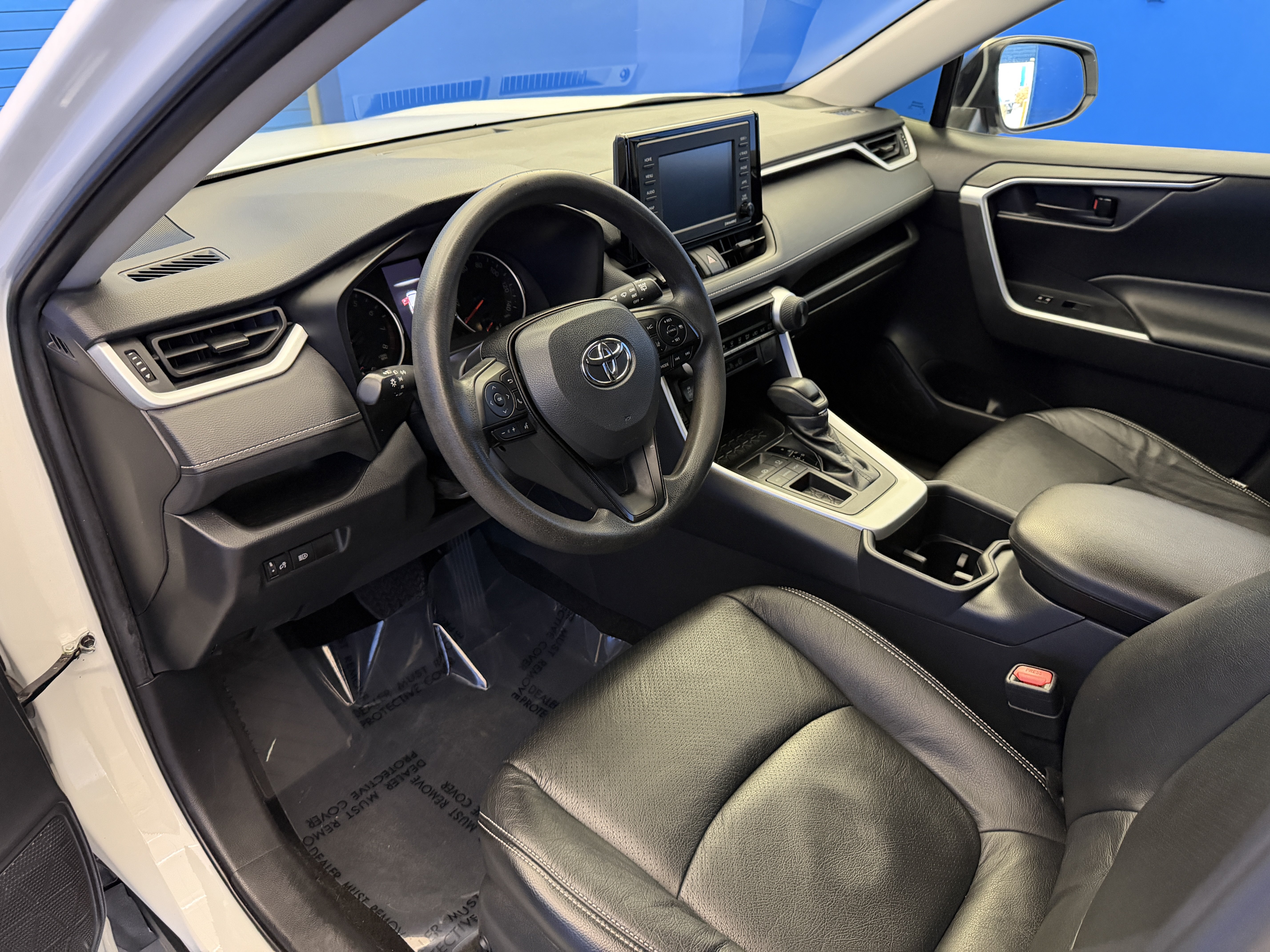 Used 2022 Toyota RAV4 LE FWD image 11