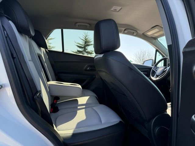 Used 2017 Chevrolet Trax LT w/ LT Convenience Package image 11