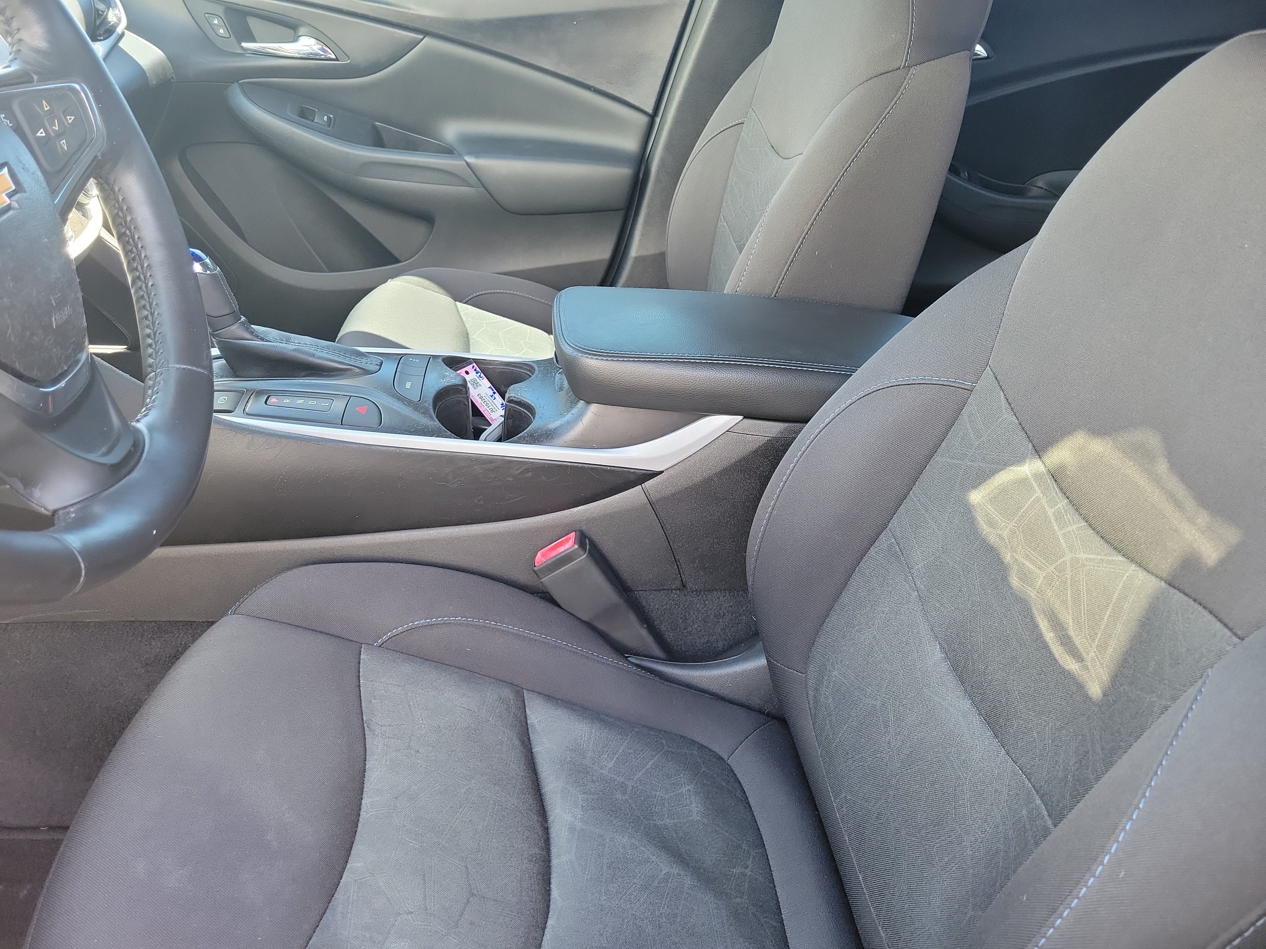 Used 2018 Chevrolet Volt LT w/ Comfort Package FWD image 18