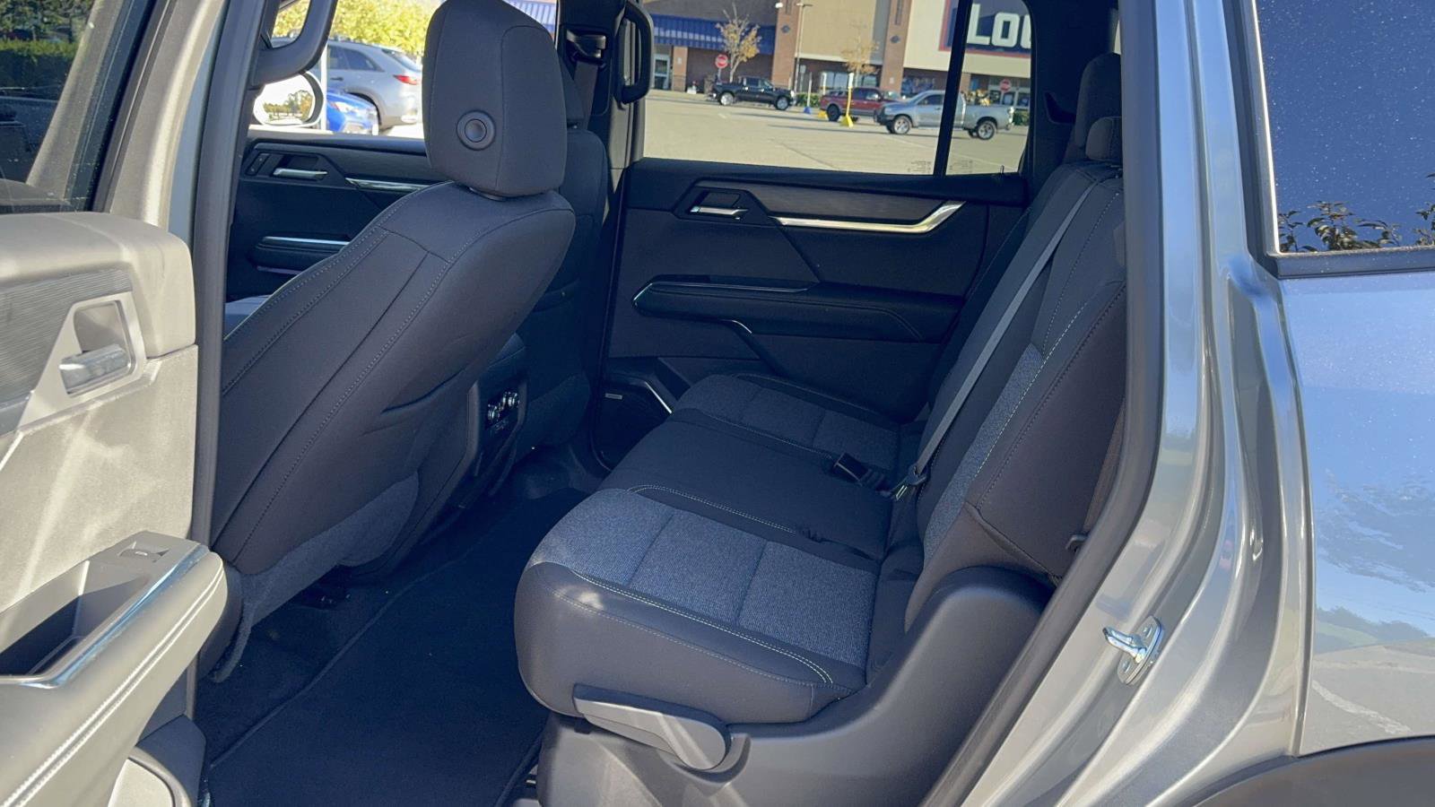 Used 2025 GMC Acadia Elevation image 13