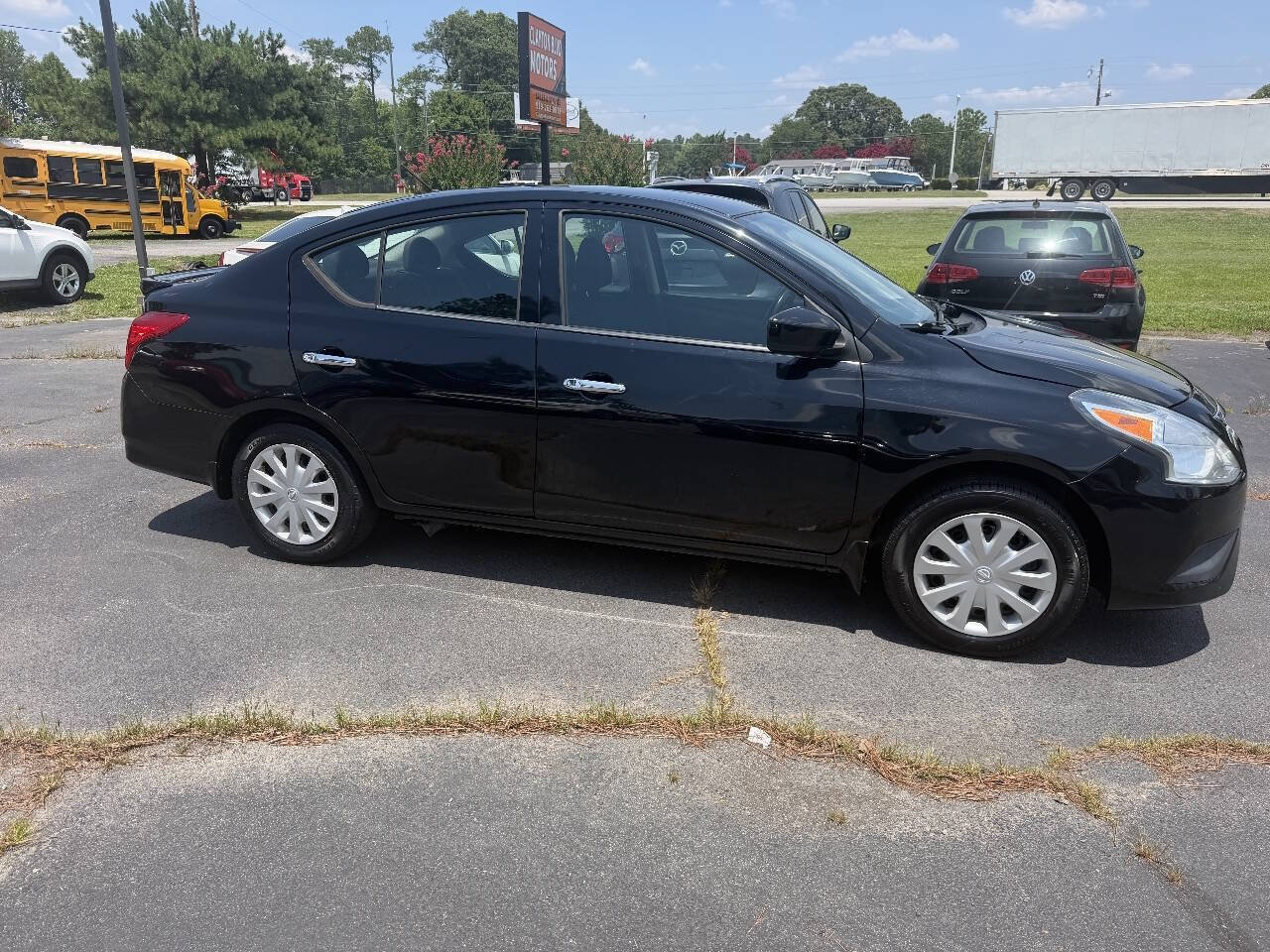 Used 2016 Nissan Versa SV FWD image 6