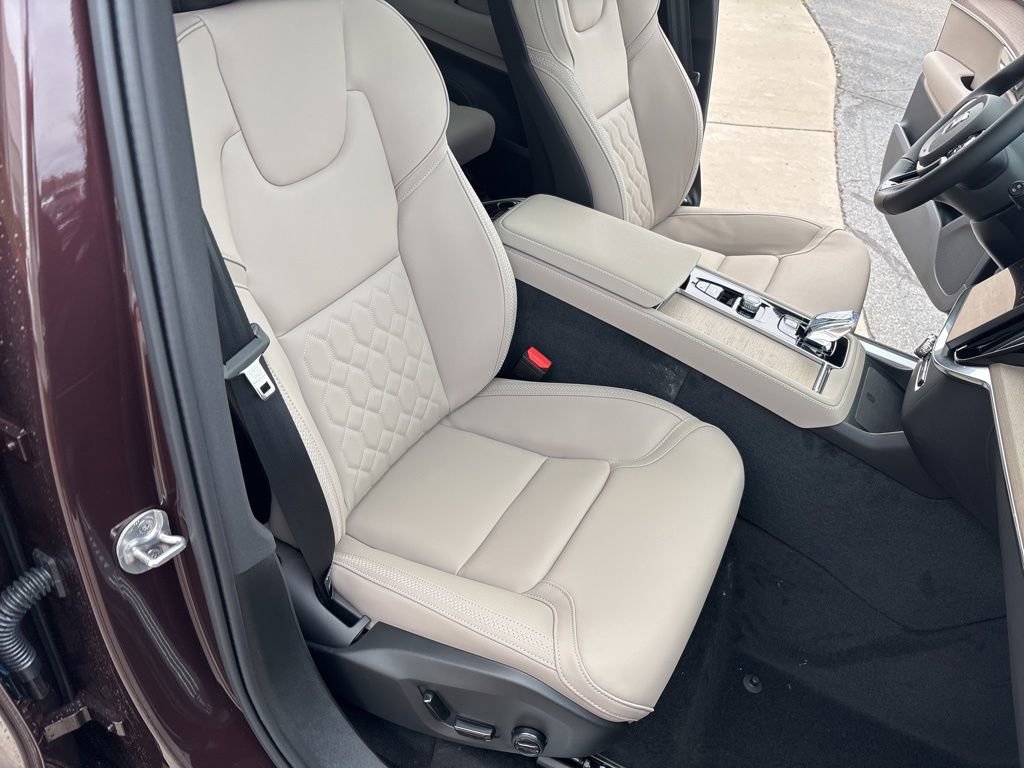 New 2026 Volvo XC90 B6 Plus w/ Protection Package Premier image 44