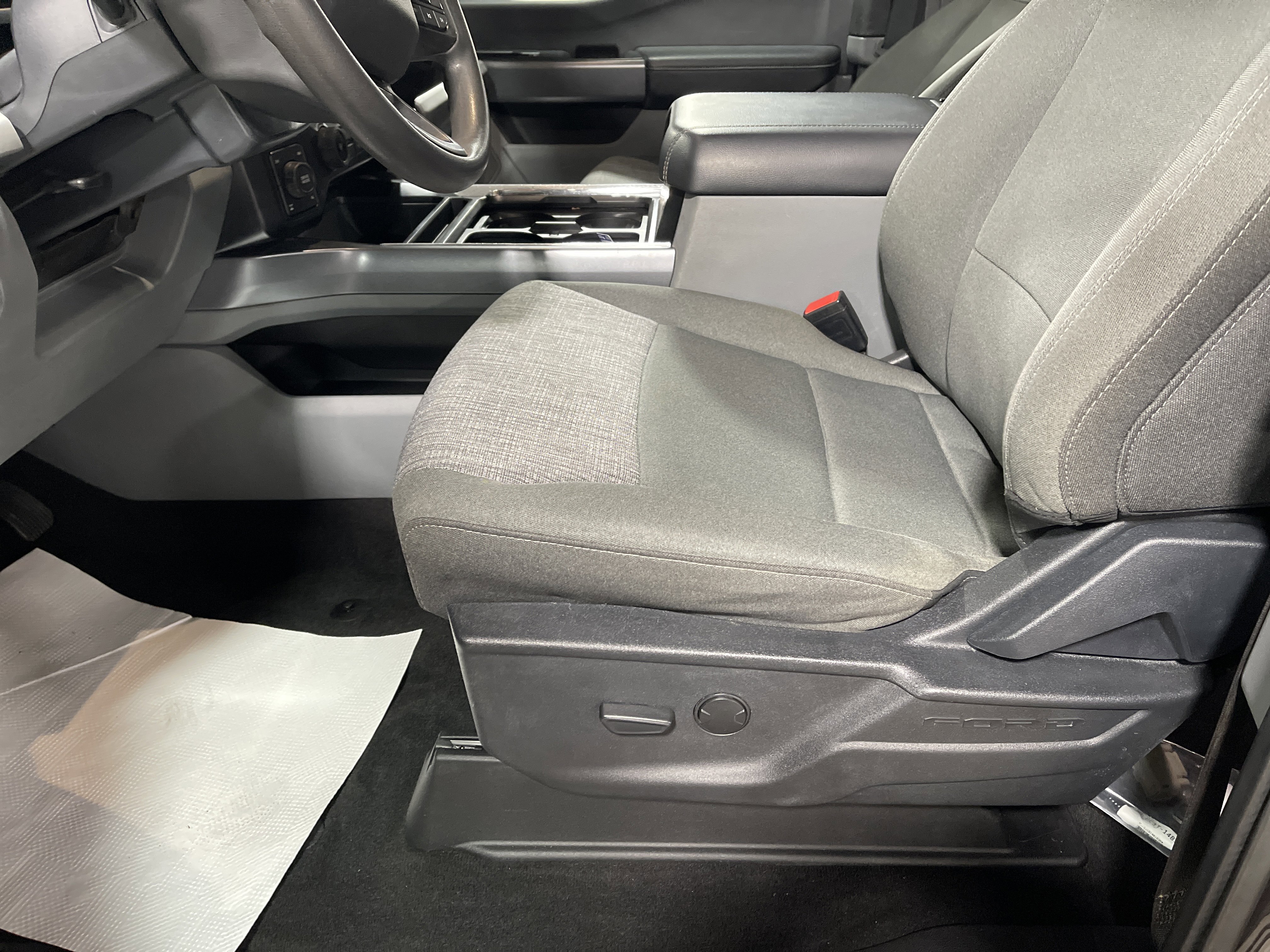 Used 2024 Ford F350 XLT w/ Camper Package image 11