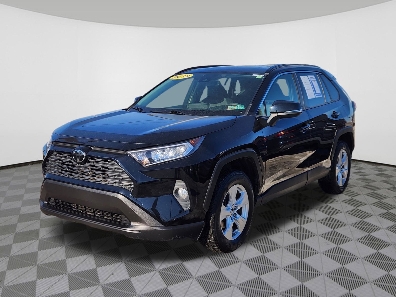 Used 2019 Toyota RAV4 XLE video 2