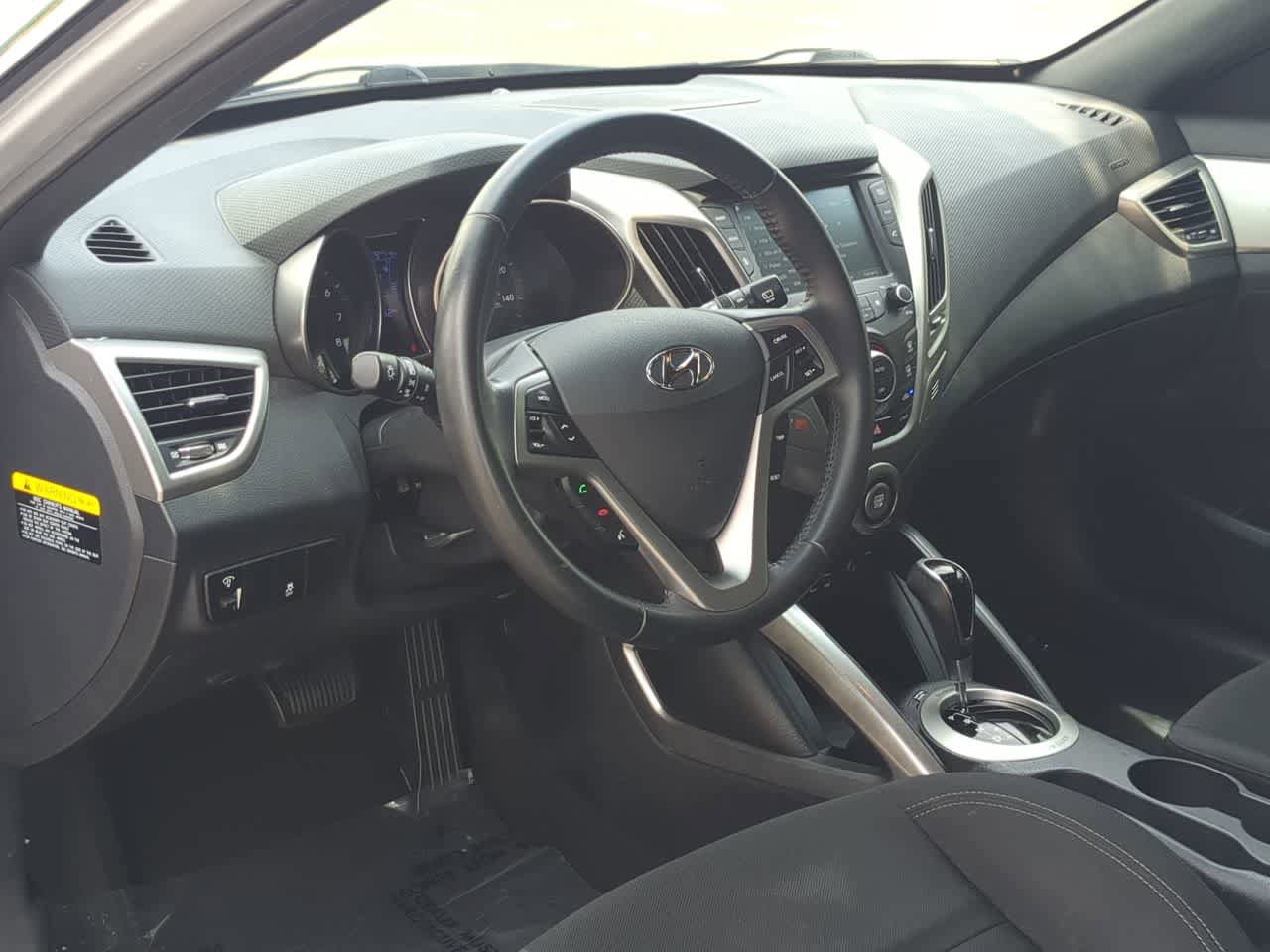 Used 2017 Hyundai Veloster Value Edition FWD image 10