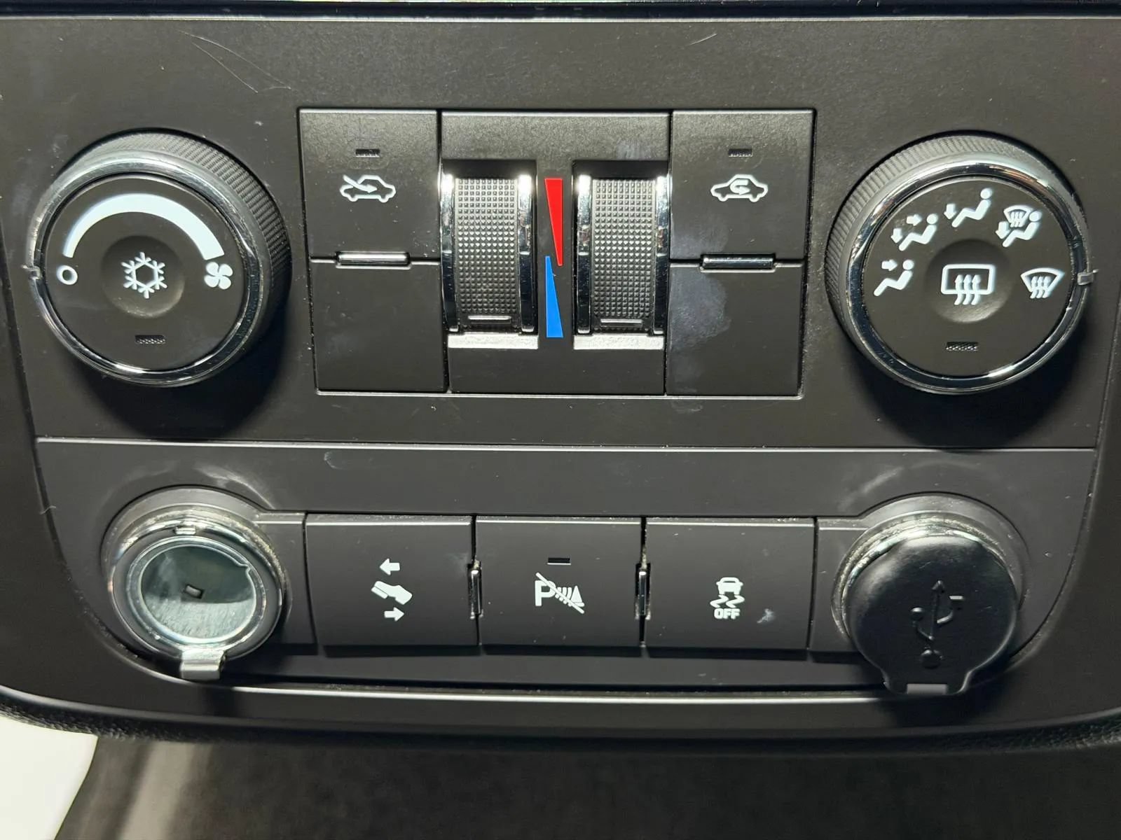 Used 2012 Chevrolet Avalanche LS AWD/4WD image 31