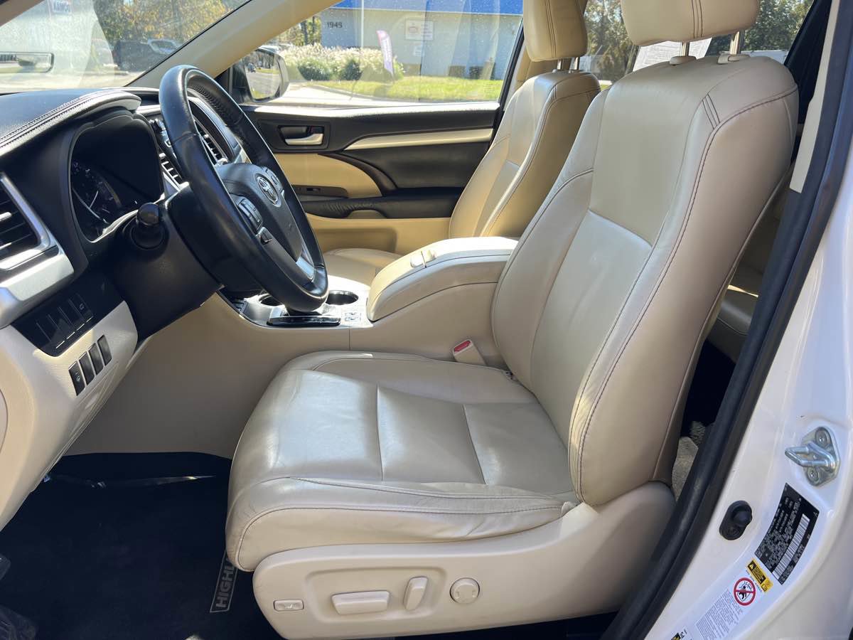 Used 2015 Toyota Highlander XLE image 9